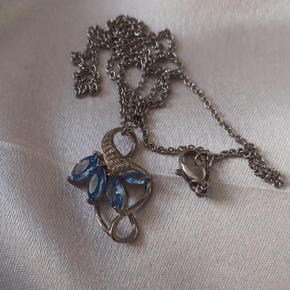 Elegant Silver and Blue Topaz Pendant Necklace 925